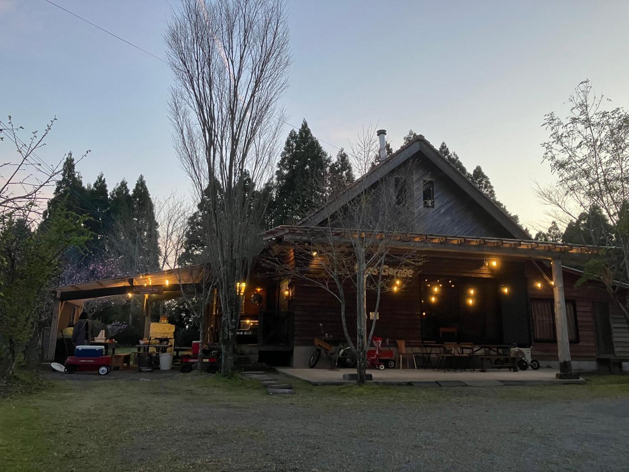 Guesthouse Coco Garage Kirishima Exteriör bild
